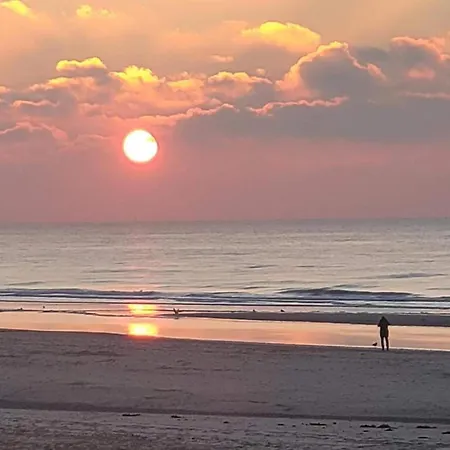 In Near The Beach, Cleaning Included *